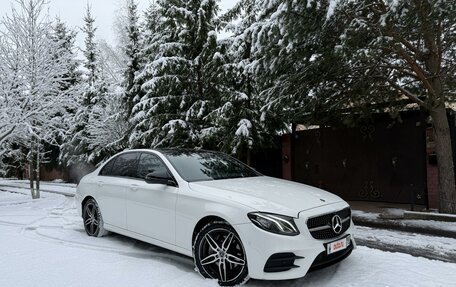 Mercedes-Benz E-Класс, 2017 год, 3 800 000 рублей, 4 фотография