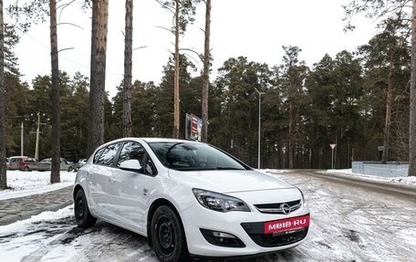 Opel Astra J, 2014 год, 1 050 000 рублей, 3 фотография