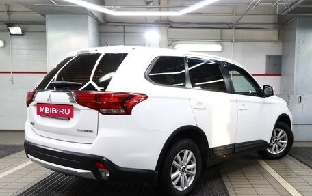 Mitsubishi Outlander III рестайлинг 3, 2015 год, 1 720 000 рублей, 2 фотография