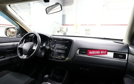 Mitsubishi Outlander III рестайлинг 3, 2015 год, 1 720 000 рублей, 16 фотография