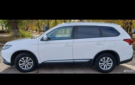 Mitsubishi Outlander III рестайлинг 3, 2016 год, 1 560 000 рублей, 4 фотография