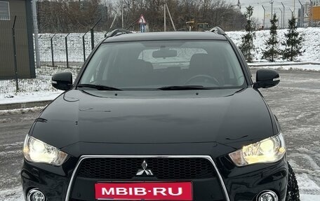 Mitsubishi Outlander III рестайлинг 3, 2011 год, 2 100 000 рублей, 1 фотография