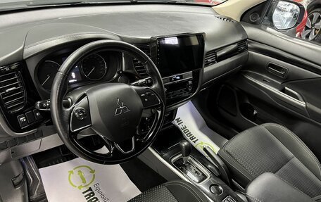 Mitsubishi Outlander III рестайлинг 3, 2019 год, 1 995 000 рублей, 9 фотография