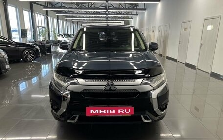 Mitsubishi Outlander III рестайлинг 3, 2019 год, 1 995 000 рублей, 3 фотография