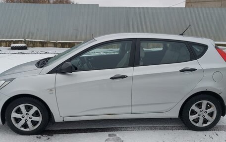 Hyundai Solaris II рестайлинг, 2012 год, 730 000 рублей, 3 фотография