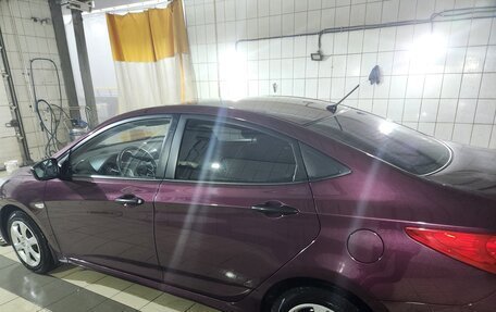 Hyundai Solaris II рестайлинг, 2012 год, 900 000 рублей, 2 фотография