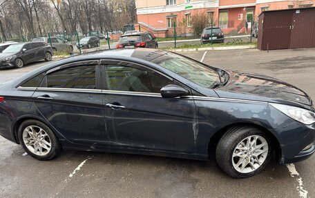 Hyundai Sonata VI, 2010 год, 1 000 000 рублей, 3 фотография