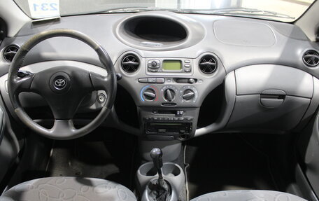 Toyota Yaris I рестайлинг, 2000 год, 325 000 рублей, 6 фотография