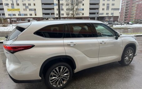 Toyota Highlander, 2024 год, 6 350 000 рублей, 3 фотография