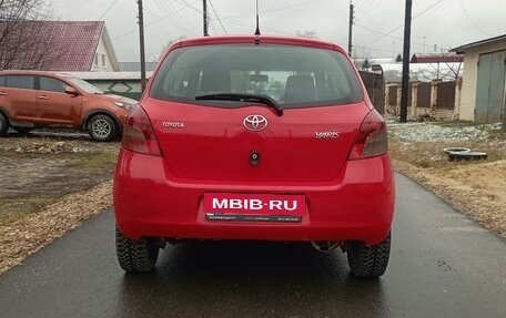 Toyota Yaris III рестайлинг, 2008 год, 620 000 рублей, 2 фотография