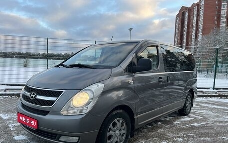 Hyundai H-1 II рестайлинг, 2011 год, 1 560 000 рублей, 1 фотография