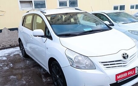 Toyota Verso I, 2011 год, 1 300 000 рублей, 2 фотография