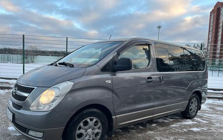 Hyundai H-1 II рестайлинг, 2011 год, 1 560 000 рублей, 2 фотография