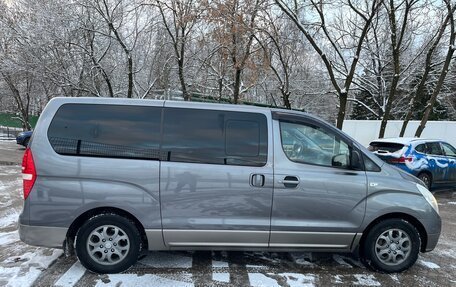 Hyundai H-1 II рестайлинг, 2011 год, 1 560 000 рублей, 14 фотография