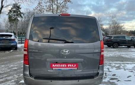 Hyundai H-1 II рестайлинг, 2011 год, 1 560 000 рублей, 9 фотография