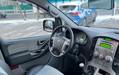 Hyundai H-1 II рестайлинг, 2011 год, 1 560 000 рублей, 33 фотография