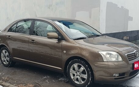 Toyota Avensis III рестайлинг, 2005 год, 825 000 рублей, 1 фотография