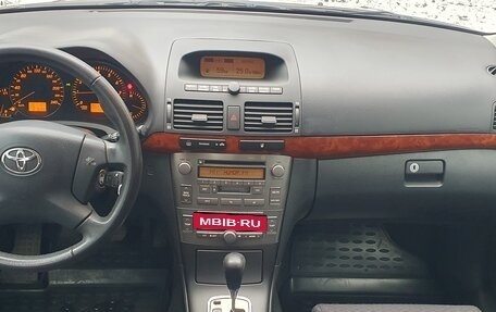 Toyota Avensis III рестайлинг, 2005 год, 825 000 рублей, 10 фотография