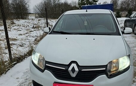 Renault Logan II, 2017 год, 850 000 рублей, 10 фотография