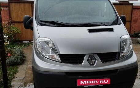 Renault Trafic, 2010 год, 1 547 000 рублей, 2 фотография