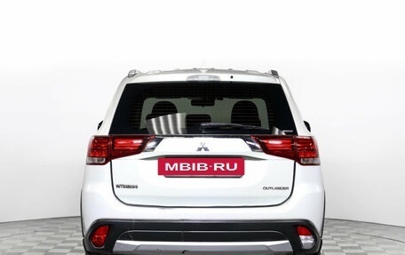 Mitsubishi Outlander III рестайлинг 3, 2017 год, 2 095 000 рублей, 6 фотография