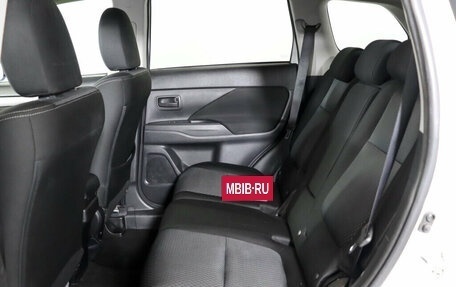 Mitsubishi Outlander III рестайлинг 3, 2017 год, 2 095 000 рублей, 13 фотография