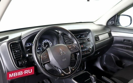 Mitsubishi Outlander III рестайлинг 3, 2017 год, 2 095 000 рублей, 14 фотография