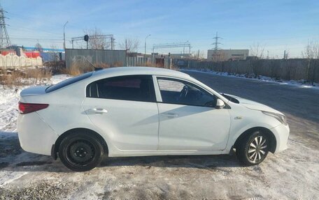 KIA Rio IV, 2018 год, 950 000 рублей, 3 фотография