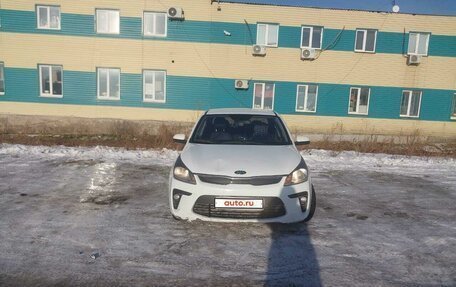 KIA Rio IV, 2018 год, 950 000 рублей, 5 фотография