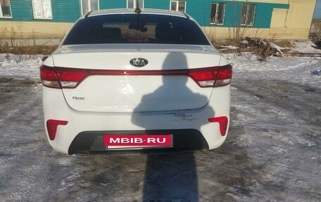 KIA Rio IV, 2018 год, 950 000 рублей, 2 фотография