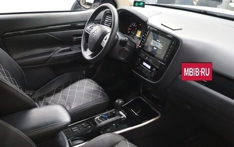 Mitsubishi Outlander III рестайлинг 3, 2022 год, 2 780 000 рублей, 8 фотография