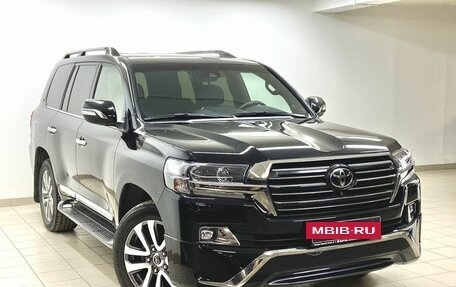 Toyota Land Cruiser 200, 2017 год, 7 595 000 рублей, 3 фотография