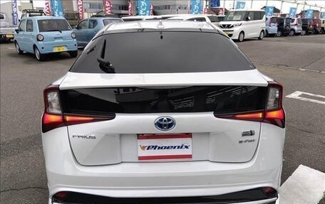 Toyota Prius IV XW50, 2021 год, 1 890 000 рублей, 5 фотография