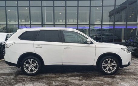 Mitsubishi Outlander III рестайлинг 3, 2014 год, 1 545 000 рублей, 4 фотография