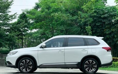 Mitsubishi Outlander III рестайлинг 3, 2020 год, 2 110 000 рублей, 7 фотография