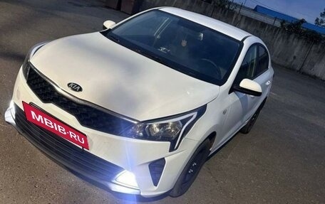 KIA Rio IV, 2020 год, 1 370 000 рублей, 3 фотография