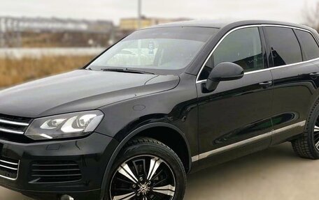 Volkswagen Touareg III, 2011 год, 1 950 000 рублей, 3 фотография