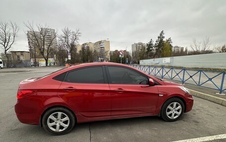 Hyundai Solaris II рестайлинг, 2011 год, 1 050 000 рублей, 2 фотография