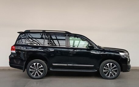 Toyota Land Cruiser 200, 2017 год, 6 600 000 рублей, 5 фотография