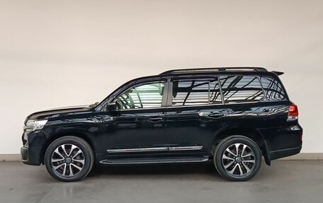 Toyota Land Cruiser 200, 2017 год, 6 600 000 рублей, 2 фотография