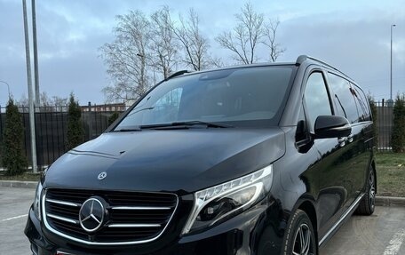 Mercedes-Benz V-Класс, 2019 год, 6 350 000 рублей, 3 фотография