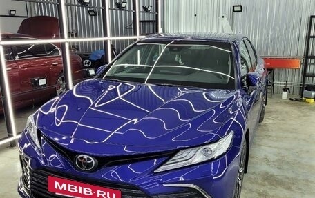 Toyota Camry, 2021 год, 3 900 000 рублей, 2 фотография