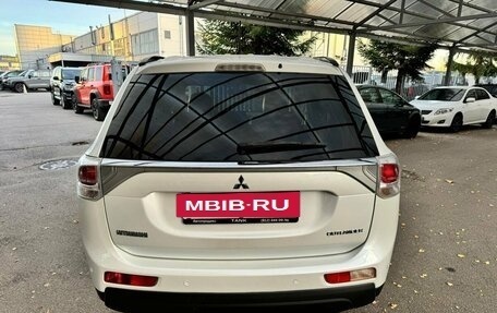 Mitsubishi Outlander III рестайлинг 3, 2013 год, 1 309 000 рублей, 6 фотография