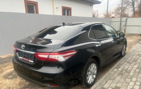 Toyota Camry, 2022 год, 3 950 000 рублей, 2 фотография