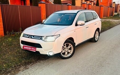 Mitsubishi Outlander III рестайлинг 3, 2013 год, 2 350 000 рублей, 1 фотография