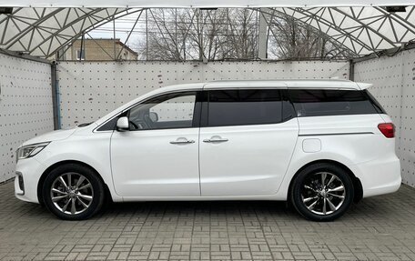 KIA Carnival III, 2019 год, 3 150 000 рублей, 12 фотография