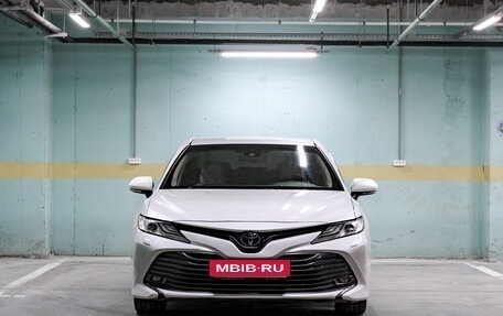 Toyota Camry, 2020 год, 3 370 000 рублей, 2 фотография