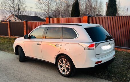 Mitsubishi Outlander III рестайлинг 3, 2013 год, 2 350 000 рублей, 2 фотография