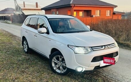 Mitsubishi Outlander III рестайлинг 3, 2013 год, 2 350 000 рублей, 4 фотография