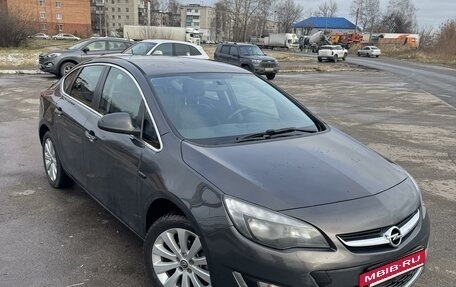 Opel Astra J, 2013 год, 910 000 рублей, 3 фотография